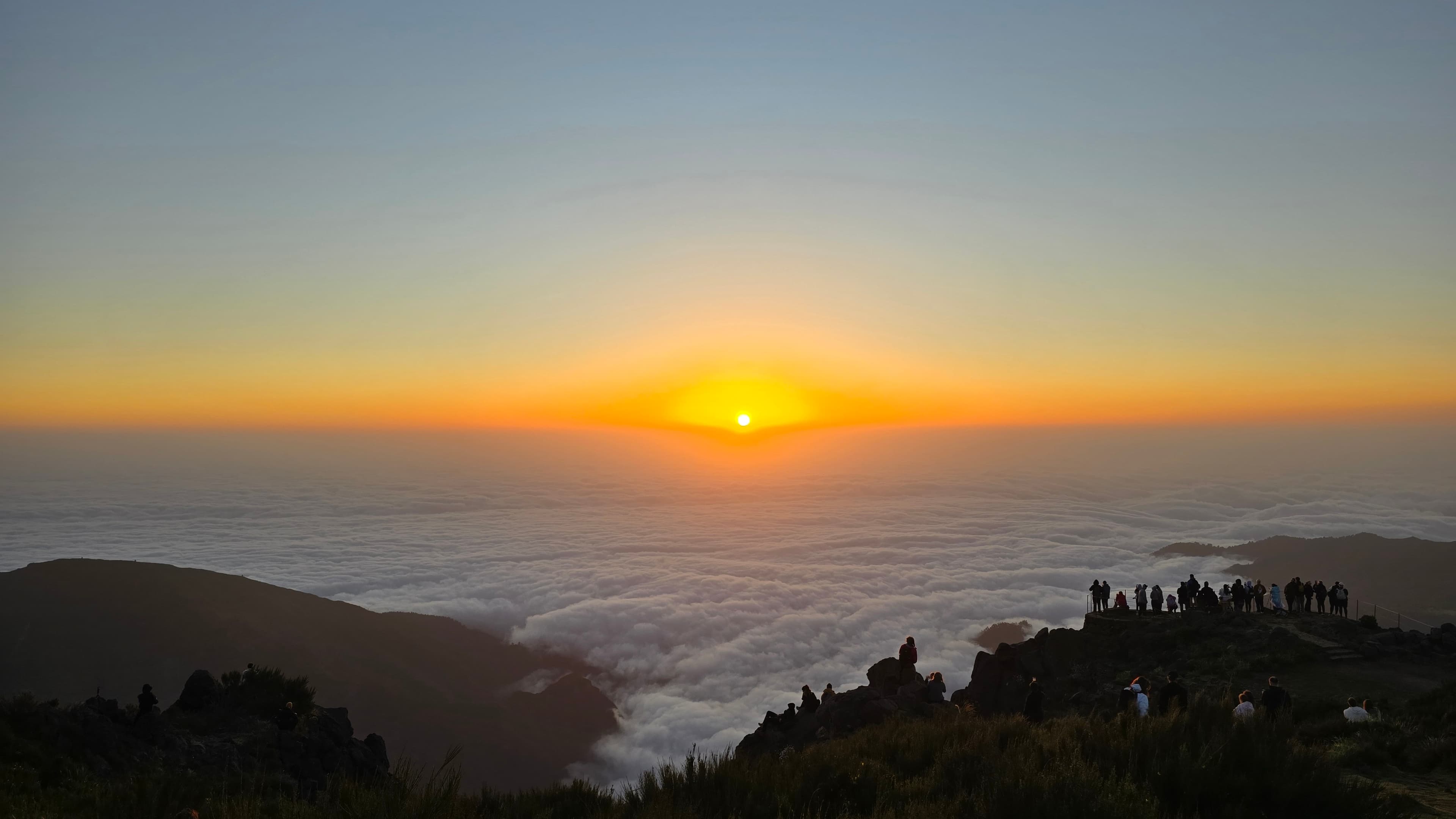 Madeira Private Sunrise Tour: Pico do Arieiro & Cristo Rei Viewpoint